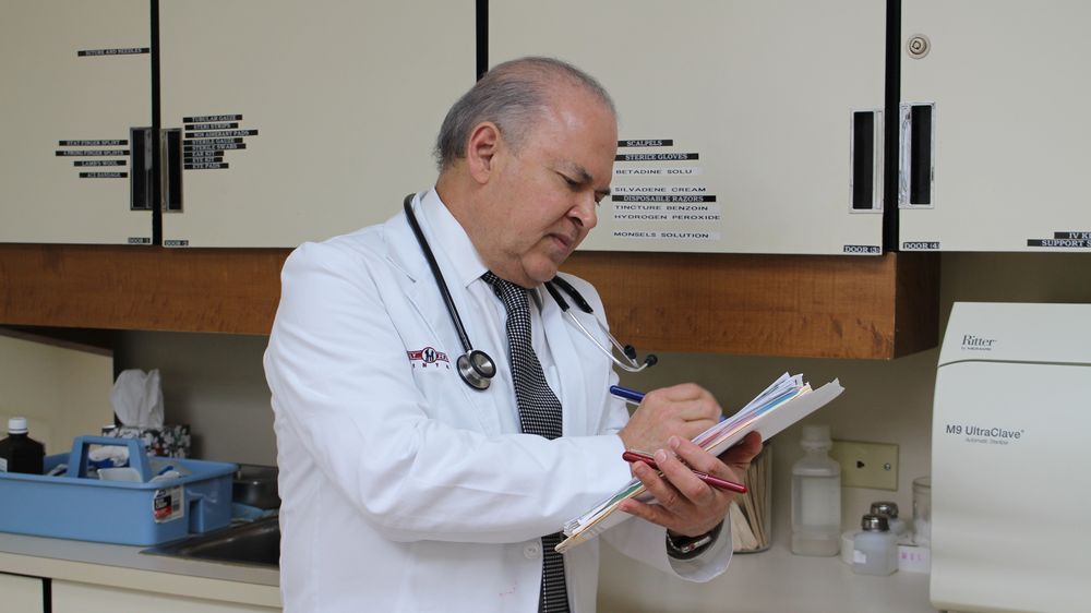 KNEE PAIN CLINIC Updated September 2024 110 A Uptown Ave