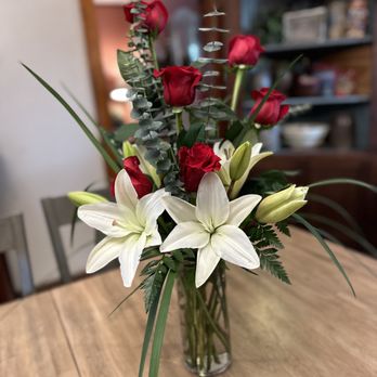 Avenue Floral & Design - My Valentine vase! - Florists Near Me - Clarksville, Virginia Avenue Floral & Design - My Valentine vase! - Florists Near Me - Clarksville, Virginia