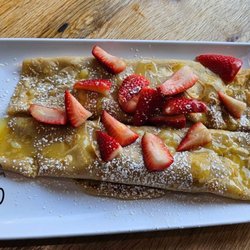 Eggspress Cafe - Strawberry crepes