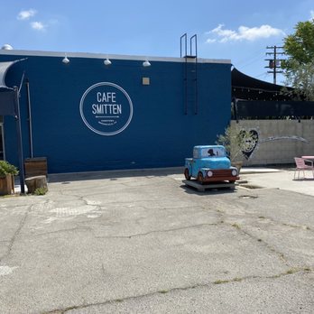 Cafe Smitten - Cute little truck, great for the Insta - Coffee & Tea Near Me - Bakersfield, California