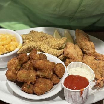 Vernon's Kuntry Katfish - a plate of fried fish, macaroni, and cheese - Seafood Near Me - Conroe, Texas