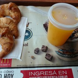Mc Donald's - Jugo de naranja + 3 medialunas
