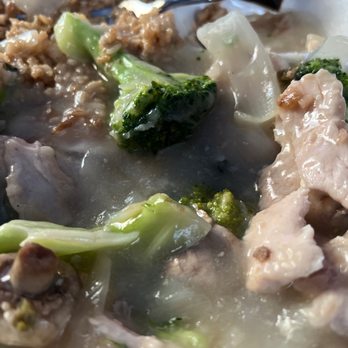 Soon Lee - broccoli and meat in a white sauce - Chinese Near Me - Warren, Michigan