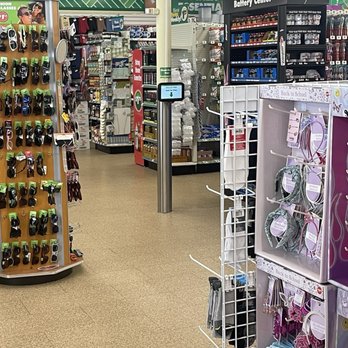Dollar Tree - The store was nice and clean, free from boxes and debris - Discount Store Near Me - Virginia Beach, Virginia