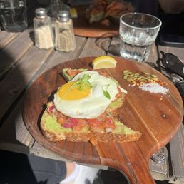 smashed avocado tartine