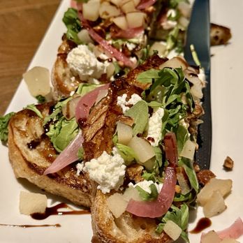 151 Kitchen | Bar - Fig & goat cheese toast - Cocktail Bars Near Me - Elmhurst, Illinois