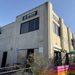 Synth Beer - Exterior