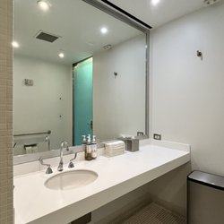 Virgin Atlantic Clubhouse - Bathroom