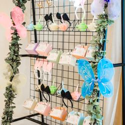 The Hive Events Studio - Isabella ONEderland - Alice in Wonderland Theme Party Favor Retail Rack
