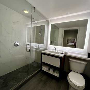 The Westin Pasadena - Superior King Room bathroom - Hotels Near Me - Pasadena, California The Westin Pasadena - Superior King Room bathroom - Hotels Near Me - Pasadena, California