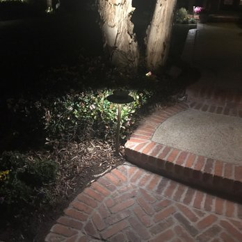 BENPRO - Lights at steps wth uplight on tree. - Lighting Fixtures & Equipment Near Me BENPRO - Lights at steps wth uplight on tree. - Lighting Fixtures & Equipment Near Me