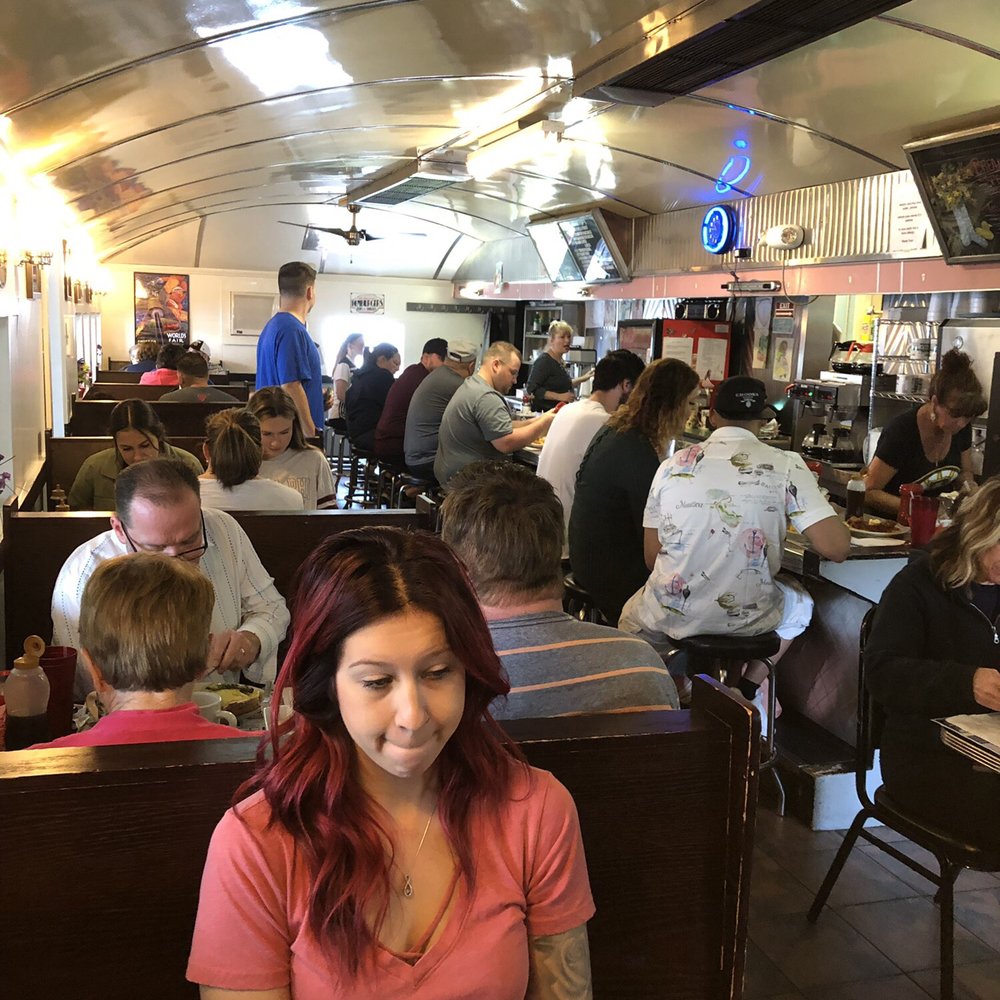 Lou Roc's Diner - Diners Near Me - Worcester, Massachusetts