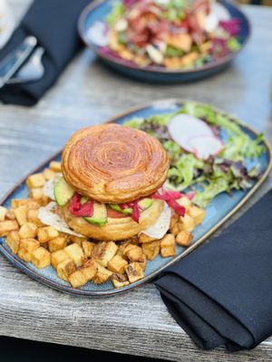 Caribou Gourmand - Restaurant de Terroir Québécois - Souper et Brunch et grande terrasse by null