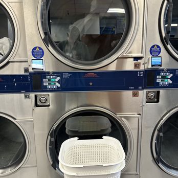 Clean Oak Laundromat - Super clean and well maintained dryers. - Laundromat Near Me - San Jose, California Clean Oak Laundromat - Super clean and well maintained dryers. - Laundromat Near Me - San Jose, California