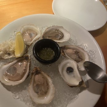 The Schooner Restaurant - Fresh oysters!!! - Seafood Near Me - Tofino, British Columbia The Schooner Restaurant - Fresh oysters!!! - Seafood Near Me - Tofino, British Columbia