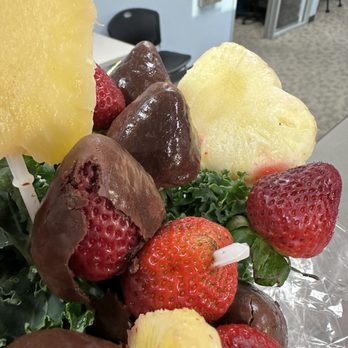 Edible Arrangements - Chocolate not even staying on strawberry - Gift Shops Near Me - Westminster, California