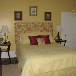 The Kerr House Bed & Breakfast - Magnolia Room with a Queen Bed.