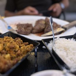 Picanha dish with rice and feijão troperiro