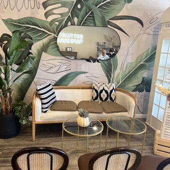 Vinhouse Tea & Coffee - Gerber - More cute seating - Coffee & Tea Near Me - Sacramento, California Vinhouse Tea & Coffee - Gerber - More cute seating - Coffee & Tea Near Me - Sacramento, California