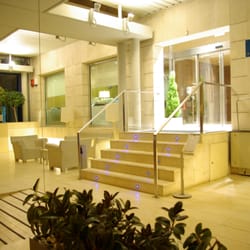 El Tridente de Neptuno - Entrada hotel/restaurante nochturna