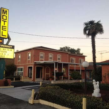 Budget Inn - Main entrance and desk lobby - Hotels Near Me - Morgan Hill, California