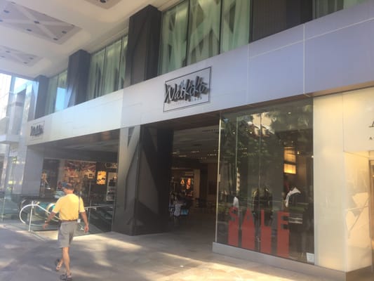 Waikiki Shopping Plaza by null
