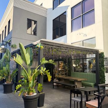 Savvvys - Outside - Internet Cafes Near Me - Pasadena, California