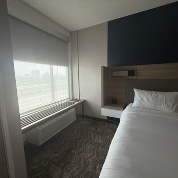 SpringHill Suites by Marriott Chicago Chinatown - Close to highway but soundproof windows - Hotels Near Me - Chicago, Illinois SpringHill Suites by Marriott Chicago Chinatown - Close to highway but soundproof windows - Hotels Near Me - Chicago, Illinois