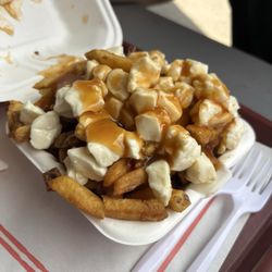 Restaurant le Pavillon - Medium poutine