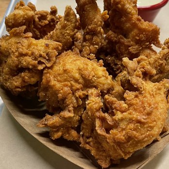 Avenue American Bistro - Fried chicken - Sports Bars Near Me - Wayne, Michigan