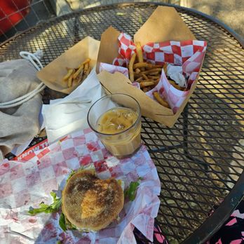 Shortwave Diner - Food Trucks Near Me - Austin, Texas
