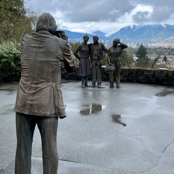 Queen Elizabeth Park - The Photo Session sculpture - Parks Near Me - Vancouver, British Columbia