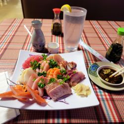 Young Sushi Rocks - Sashimi Plate