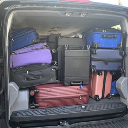 D'Luis Transportation - Enough room for bags