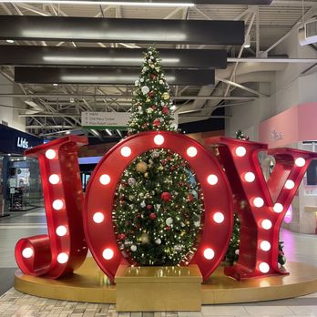 Ume Tea - Cute Christmas tree right next to the UME Tea store in the Great Mall, cute for photo ops! - Bubble Tea Near Me - Milpitas, California Ume Tea - Cute Christmas tree right next to the UME Tea store in the Great Mall, cute for photo ops! - Bubble Tea Near Me - Milpitas, California