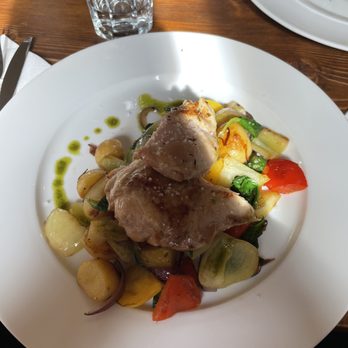 Restaurace U Mecenáše - Roasted Chicken with Potatoes & Grilled Vegetables - Czech Near Me - Prague, Puerto Rico