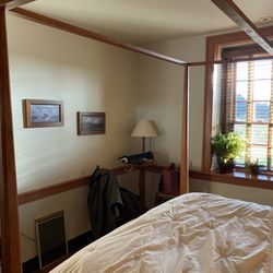 Brownstone Colonial Inn Bed and Breakfast