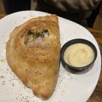 Sauce on the Side - Magic Carpet Ride with Garlic Butter - Salad Near Me - St. Louis, Missouri Sauce on the Side - Magic Carpet Ride with Garlic Butter - Salad Near Me - St. Louis, Missouri