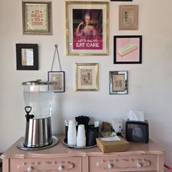 The Cat & Rabbitt Cake Shop - Water station