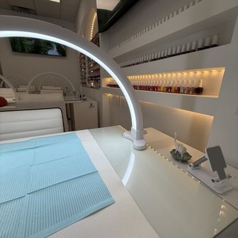 D' Aqua Nail Spa - Nail Station - Nail Salons Near Me - West Palm Beach, Florida
