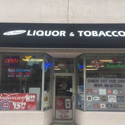 Des Plaines Liquor And Tobacco - Outside of the store in downtown Des Plaines