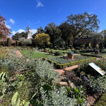 Filoli - Courtyard - Botanical Gardens Near Me - Woodside, California