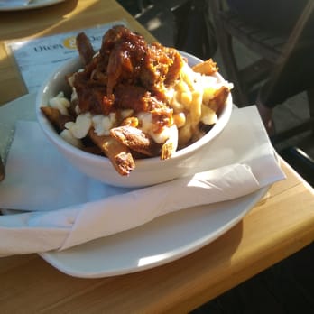 Vices et Versa - Pulled pork poutine - Poutineries Near Me - Montreal, Quebec