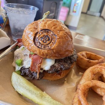 Gus & Andy’s - Wine Bars Near Me - Montrose, California