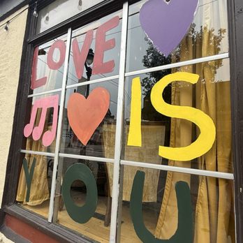 The Deep Groove - Themed Cafes Near Me - Milwaukee, Wisconsin The Deep Groove - Themed Cafes Near Me - Milwaukee, Wisconsin
