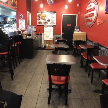 Muscle Maker Grill - Interior Atmosphere - New American Near Me - Houston, Texas
