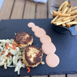 Iron Whale - Crab cakes entree