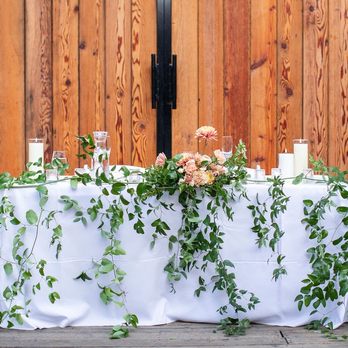 Feeling Bouquet - Sweetheart table - Floral Designers Near Me Feeling Bouquet - Sweetheart table - Floral Designers Near Me
