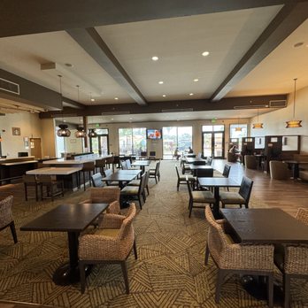 Courtyard by Marriott Oahu North Shore - Great tables and booths to eat and hang out. - Hotels Near Me - Laie, Hawaii