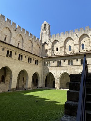 Palais des Papes by null
